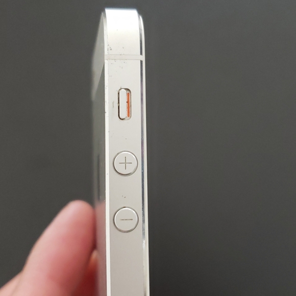 Apple iPhone 5 32gb - Picture 3 of 6